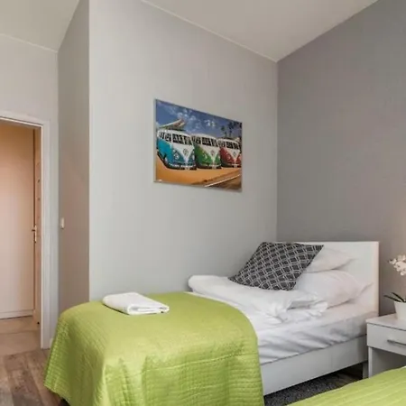 Apartment Cybernetyki Business Centre, Chopin Airport, Parking *