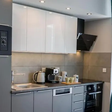 Apartment Cybernetyki Business Centre, Chopin Airport, Parking *